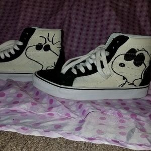 Peanuts and the Gang (women's 10, men's 8.5)